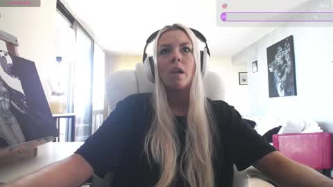 stage Kylie Sinner  brand CLITBAIT online show from 06-04-26, 02:56