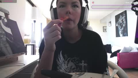 stage Kylie Sinner  brand CLITBAIT online show from 06-08-26, 06:19