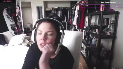 stage Kylie Sinner  brand CLITBAIT online show from 06-13-26, 08:40