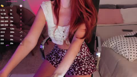 Snapshot of tinylittlesecret chatting on 12-26-24, 03:38 Giulia online show from 12-26-24, 03:38