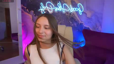 Snapshot of tinynataliee chatting on 06-19-26, 07:06 tinynataliee online show from 06-19-26, 07:06