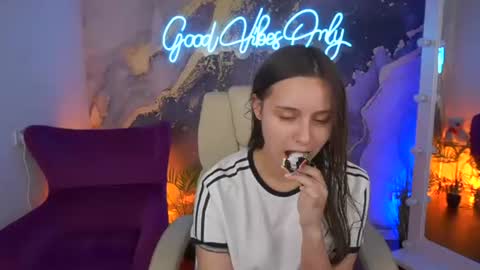 Snapshot of tinynataliee chatting on 06-26-26, 07:46 tinynataliee online show from 06-26-26, 07:46