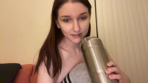 Snapshot of tinytittytia chatting on 12-31-24, 10:04 Tia online show from 12-31-24, 10:04