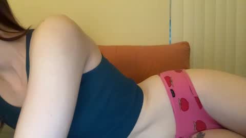 Snapshot of tinytittytia chatting on 03-08-25, 02:01 Tia online show from 03-08-25, 02:01