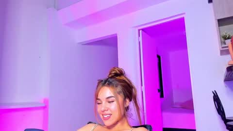 Snapshot of tinyw0nder chatting on 01-27-25, 10:38 Instagram tinyw0nder online show from 01-27-25, 10:38