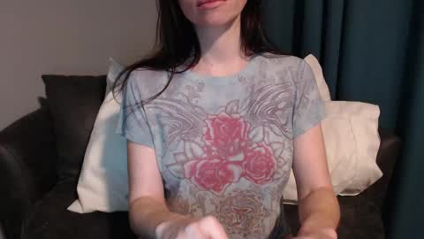 Snapshot of tinyytina chatting on 12-29-24, 01:06 TinyyTina online show from 12-29-24, 01:06