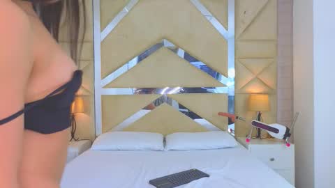 Snapshot of tiphani_walker_ chatting on 12-05-25, 02:42 Tiphani Walker online show from 12-05-25, 02:42