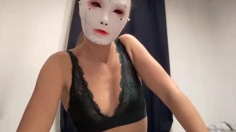 Tinks online show from 10-25-25, 03:36