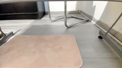 Snapshot of tired33 chatting on 12-18-24, 06:35 Anna online show from 12-18-24, 06:35