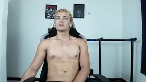 Snapshot of titan_fitness chatting on 06-22-26, 05:15 Kevin online show from 06-22-26, 05:15