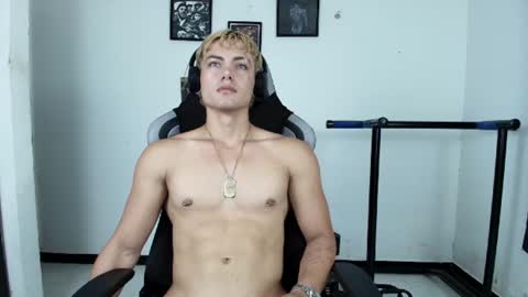 Snapshot of titan_fitness chatting on 07-02-26, 01:27 Kevin online show from 07-02-26, 01:27