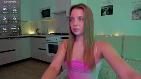 Snapshot of toffeepads chatting on 01-12-26, 04:34 Liza online show from 01-12-26, 04:34