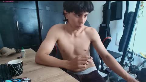 Snapshot of tokio2005 chatting on 12-16-25, 02:55 tokio2005 online show from 12-16-25, 02:55