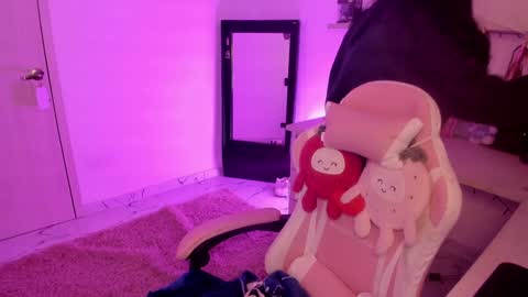 Snapshot of toky222 chatting on 01-18-25, 12:04 Tokyo online show from 01-18-25, 12:04