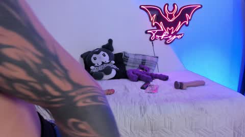   Independent model online show from 01-28-25, 12:15