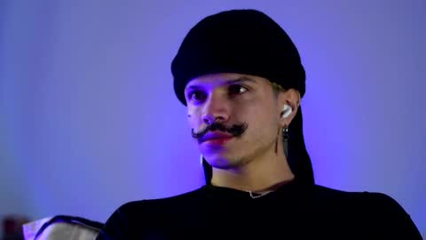 Snapshot of tokyo_oo chatting on 01-09-26, 12:19 tokyo_oo online show from 01-09-26, 12:19