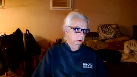 Snapshot of tom112292014 chatting on 12-23-24, 02:45 tom112292014 online show from 12-23-24, 02:45