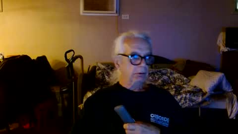 Snapshot of tom112292014 chatting on 10-30-25, 04:19 tom112292014 online show from 10-30-25, 04:19