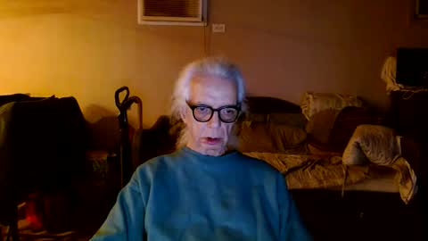 Snapshot of tom112292014 chatting on 12-23-25, 02:42 tom112292014 online show from 12-23-25, 02:42