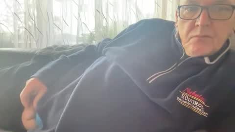 Snapshot of tom6644 chatting on 11-23-25, 07:52 Tom online show from 11-23-25, 07:52