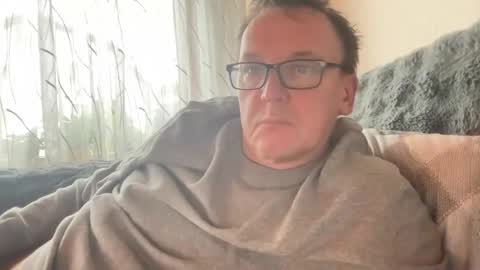 Snapshot of tom6644 chatting on 11-28-25, 02:42 Tom online show from 11-28-25, 02:42