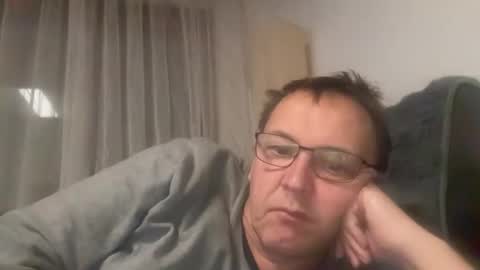 Snapshot of tom6644 chatting on 12-04-25, 05:32 Tom online show from 12-04-25, 05:32