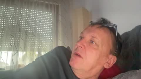 Snapshot of tom6644 chatting on 02-10-26, 04:00 Tom online show from 02-10-26, 04:00