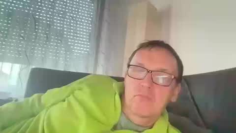 Snapshot of tom6644 chatting on 03-12-26, 05:08 Tom online show from 03-12-26, 05:08