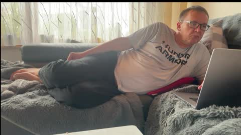 Snapshot of tom6644 chatting on 04-05-26, 07:27 Tom online show from 04-05-26, 07:27