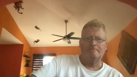 Hola online show from 04-28-26, 03:28