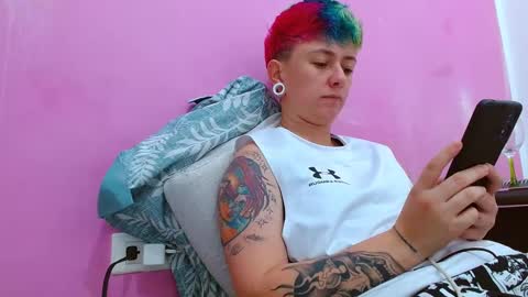 Snapshot of tomboyblue chatting on 09-17-25, 05:25 Blue online show from 09-17-25, 05:25