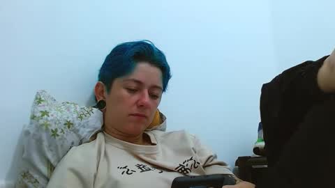 Snapshot of tomboyblue chatting on 03-08-26, 09:29 Blue online show from 03-08-26, 09:29