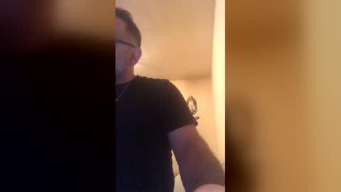 tomcop11111 online show from 05-12-26, 01:58