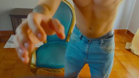 Snapshot of tomdavisxl chatting on 10-27-25, 04:33 tomDavisXl online show from 10-27-25, 04:33