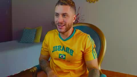 Snapshot of tomdavisxl chatting on 10-28-25, 05:04 tomDavisXl online show from 10-28-25, 05:04