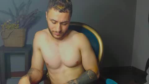 Snapshot of tomdavisxl chatting on 10-29-25, 05:10 tomDavisXl online show from 10-29-25, 05:10