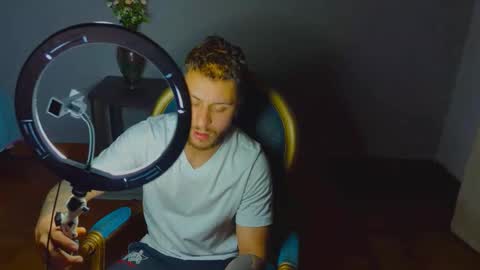 Snapshot of tomdavisxl chatting on 11-19-25, 11:05 tomDavisXl online show from 11-19-25, 11:05