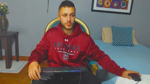 Snapshot of tomdavisxl chatting on 02-18-26, 03:35 tomDavisXl online show from 02-18-26, 03:35