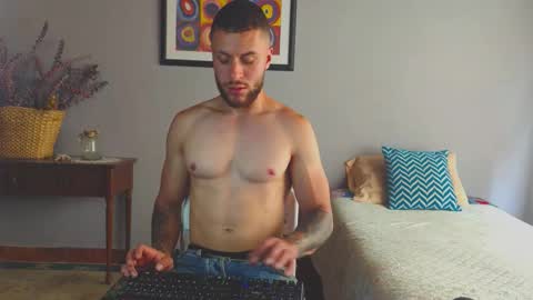 Snapshot of tomdavisxl chatting on 03-12-26, 03:40 tomDavisXl online show from 03-12-26, 03:40