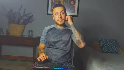 Snapshot of tomdavisxl chatting on 03-22-26, 01:53 tomDavisXl online show from 03-22-26, 01:53