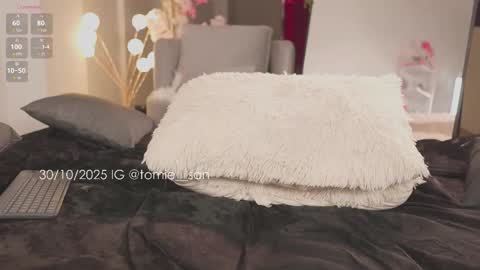 Snapshot of tomie_san chatting on 10-30-25, 02:40 Tomie online show from 10-30-25, 02:40