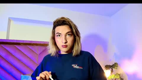 Snapshot of tomlondon_ chatting on 09-16-25, 12:17 online show from 09-16-25, 12:17