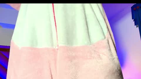 Snapshot of tomlondon_ chatting on 09-17-25, 12:40 online show from 09-17-25, 12:40