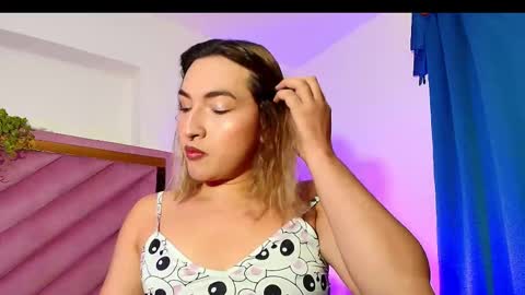 Snapshot of tomlondon_ chatting on 10-21-25, 01:01 online show from 10-21-25, 01:01