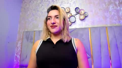 Snapshot of tomlondon_ chatting on 11-19-25, 11:32 online show from 11-19-25, 11:32