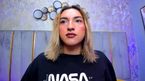 Snapshot of tomlondon_ chatting on 11-23-25, 12:05 online show from 11-23-25, 12:05