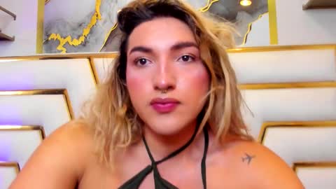 Snapshot of tomlondon_ chatting on 12-17-25, 02:23 online show from 12-17-25, 02:23