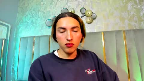 Snapshot of tomlondon_ chatting on 02-04-26, 02:12 online show from 02-04-26, 02:12