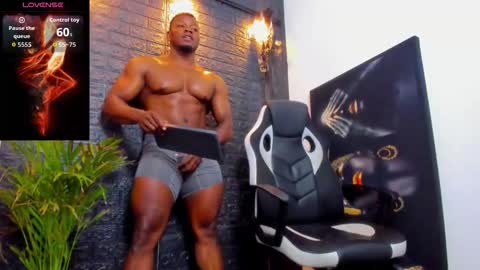 Snapshot of tommike388 chatting on 12-16-25, 12:04 Tom Mike online show from 12-16-25, 12:04