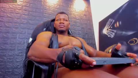 Snapshot of tommike388 chatting on 07-12-26, 04:20 Tom Mike online show from 07-12-26, 04:20